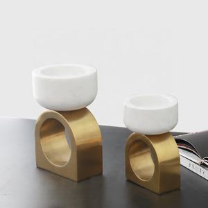 Candelabro de decoración Interior de mármol sólido, soporte de vela con Base de Metal para decoración del hogar, diseño a la moda - Product Image 1