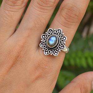 Bague en labradorite naturelle, argent sterling 925, pierre précieuse labradorite bleue feu, bijoux en pierre bleue flash, cadeau unique pour elle - Product Image 1