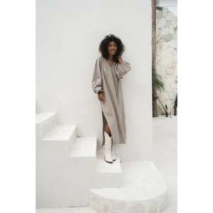 เดรสยาวลายชายหาดสไตล์วินเทจ ผ้าฝ้าย 100% ทำมือ เป็นมิตรกับสิ่งแวดล้อม พร้อมดีไซน์ตามสั่ง - Product Image 4