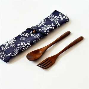 Ensemble de couverts en bois réutilisables de qualité supérieure, cuillère et fourchette en bois dur naturel fabriquées à la main avec des poignées enveloppées de fil de style japonais - Product Image 6