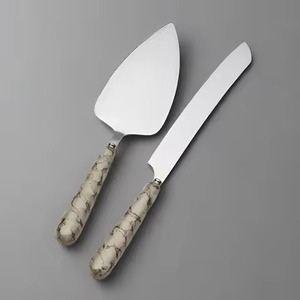 Collection élégante de service de gâteaux, accessoires de dessert en métal de luxe pour une hospitalité raffinée - Product Image 1