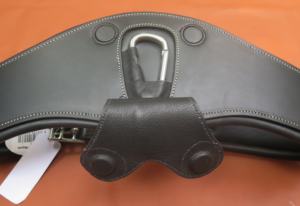 Tachuela de caballo inglés Wave Lay Girth de alta calidad con forro de relleno suave elástico a juego producto de caballo de comodidad duradera - Product Image 3