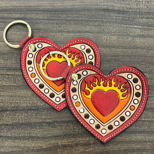 Llavero de Cuero Genuino con Corazón Flameante Estilo Western, Hecho a Mano, Elegante, Accesorio de Regalo Boutique - Product Image 4