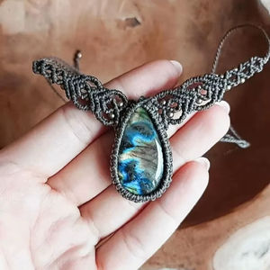 Collier en macramé noir fait main, pendentif en pierre de labradorite bleue naturelle, style bohème tribal, cordon réglable, bijoux de mode pour femmes - Product Image 1