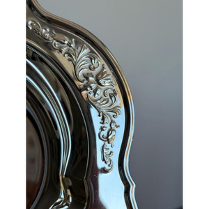 Assiette de service en métal au design futuriste, durable, avec bordure florale en relief, à prix abordable - Product Image 3