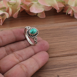 Anillo de Plata de Ley 925 con Turquesa en Corte Brillante, Hecho a Mano, Estilo Boho Clásico, con Gema Solitaria, para Aniversario - Product Image 1