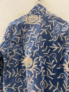 Chaqueta de Terciopelo Azul Bordada a Mano para Mujer, con Intrincados Motivos Florales, Terciopelo Suave, Frente Abierto, Estilo Kimono Corto - Product Image 4