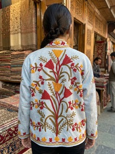 Veste bomber en velours brodée à la main pour femmes, motif floral, gris, style Suzani, hiver, respirante, doublure en coton écologique, col montant - Product Image 4