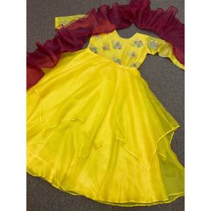 ชุดทำงานผ้าออร์แกนซ่าพร้อมชุดเดรสสีเหลือง - Product Image 6