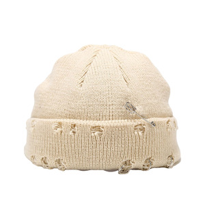 Gorro de punto rasgado estilo Y2K para hombre, con broche de seguridad y anillo metálico, gorro tipo calavera unisex, estilo urbano, hip hop, grunge, moda. - Product Image 4