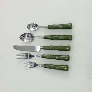 Ensemble de couverts plaqués argent en acier inoxydable avec boîte pour mariage Ensemble de cuillère et couteau de Noël en acier inoxydable - Product Image 2