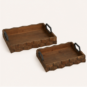 Juego de 2 bandejas rectangulares de madera artesanales de primera calidad con asas metálicas industriales y diseño geométrico decorativo tallado. - Product Image 3