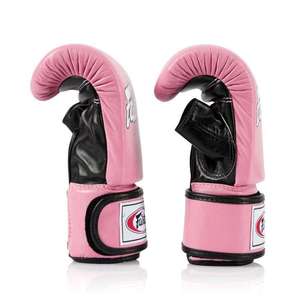 ถุงมือชกมวย Fairtex สีชมพูและสีดำ หนังวัวแท้ ระบายอากาศได้ดี น้ำหนักเบา กันน้ำ สายรัดข้อมือปรับได้ - Product Image 4