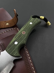 มีดล่าสัตว์ Jexa สแตนเลสสตีล ใบมีดคมบางส่วนแบบหยัก ด้ามไม้ ปลอกหนัง ทนทาน น้ำหนักเบา - Product Image 4