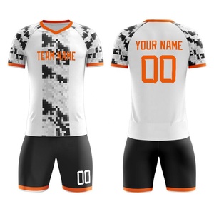 Ensemble de maillots de foot personnalisés blanc, noir, orange, imprimé géométrique, sublimé, 100% polyester, unisexe adulte, toutes saisons - Product Image 3