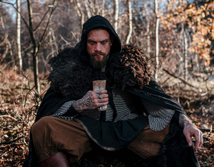 Vasos de Chupito Clásicos de Cerámica con Diseño Vikingo Hechos a Mano para Vino y Brandy - Product Image 2