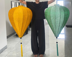 Lanterne en soie de bambou colorée, faite à la main, lanterne traditionnelle pour la décoration de mariage, de fête ou de restaurant - Product Image 6