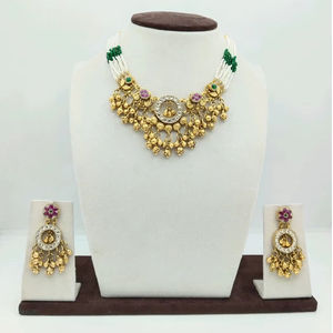 Conjunto de Collar Choker Tradicional Plateado con Cuentas Verdes y Blancas, Adorno Kundan y Pendientes Colgantes a Juego, Joyería Étnica - Product Image 1