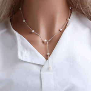Collier en perles d'eau douce de style rétro français avec nœud en zircon et chaîne de clavicule, accessoires élégants et personnalisés - Product Image 1