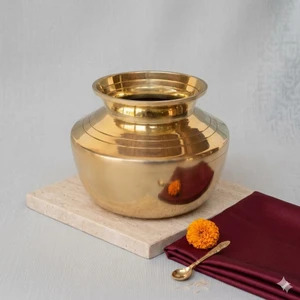 Kalash Lota en laiton fabriqué en Inde, 500 ml, finition dorée, récipient à boisson pour les festivals de Puja, prix direct usine en gros et à bas prix - Product Image 3