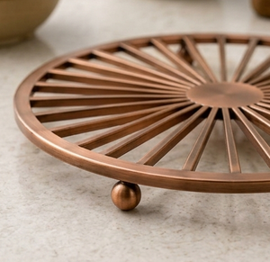 Sottopentola Rotondo in Rame Resistente al Calore con Design a Raggi, Tappetino da Tavolo per Piatti Caldi da Cucina - Product Image 4