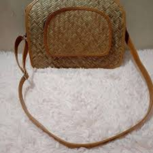 Sac à main Shetal Pati (Sitol Pati) durable et léger, élégant sac seau tissé à la main avec bandoulière pour usage quotidien - Product Image 4