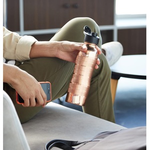 Botella de Agua de Cobre Puro Inspirada en la Ayurveda con Acabado Martillado Elegante, Vajilla con Estilo para la Hidratación Diaria - Product Image 3