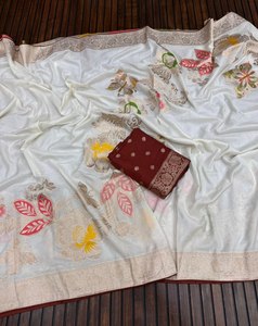 Sari de luxe à motifs floraux tissés avec travail Meenakari et blouse contrastante pour occasions festives - Product Image 4