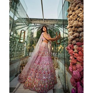 Lehenga choli ชุดปาร์ตี้ออกแบบสำหรับผู้หญิงพร้อมชุดทำงานกระจกฟอยล์ - Product Image 6