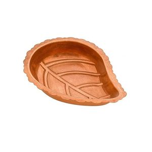 Diya élégante en forme de feuille de cuivre pour la décoration de la maison, lampe à huile artisanale pour les festivals et le culte quotidien - Product Image 5