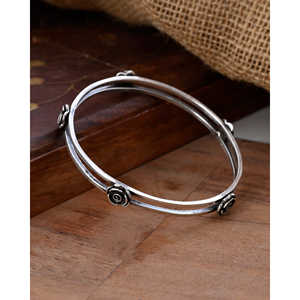 Brazalete de Plata Fina Pranavi - Product Image 1