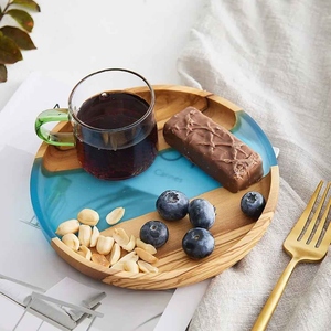 Plateau décoratif en bois et résine pour servir le fromage, les en-cas, les sushis et les fruits secs avec style - Assiette de service en bois - Product Image 2