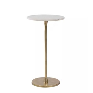 Table d'appoint sur pied en or brossé de qualité supérieure avec plateau en pierre blanche - Product Image 1