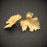 Boucles d'oreilles classiques en laiton plaqué or 18 carats avec motif feuille |   Accessoires élégants pour femmes - Cadeau pour elle