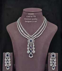 Ensemble collier et boucles d'oreilles vintage imitation rhodium plaqué avec zircone cubique et pierres vertes en forme de goutte pour femme, bijoux de mariage - Product Image 3