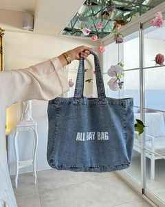 Bolso tote de mezclilla azul lavado extragrande para mujer, bolso de mano de algodón con múltiples bolsillos para compras, viajes y trabajo, sostenible. - Product Image 1