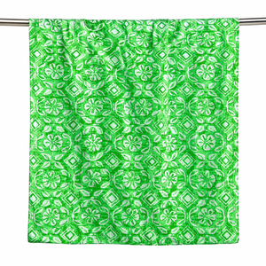 Tela Popelina de Algodón con Estampado Floral Verde, Ecológica, Absorbente de Humedad, Transpirable y Ligera - Product Image 2