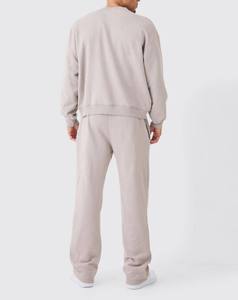Sudadera de Cuello Redondo Beige Sólido para Hombre con Logotipo Personalizado y Pantalones Deportivos a Juego, Conjunto Deportivo OEM ODM, Ropa al por Mayor - Product Image 3