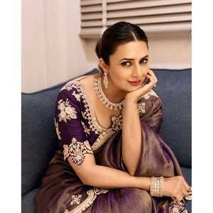 Saree de boda de diseñador con trabajo de bordado Zari para fiestas - Product Image 3