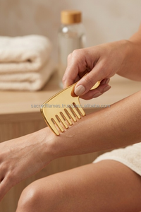 Peigne à cheveux artisanal en laiton massif avec poignée, à dents larges, masseur de cuir chevelu, en métal doré, démêlant, Gua Sha, vente en gros - Product Image 5