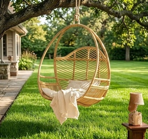 Silla Colgante de Bambú y Ratán Ecowoodies, Diseño Rústico, Personalizable, para Jardín, con Movimiento Oscilante, Tipo Huevo - Product Image 1