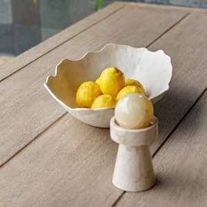 Nouvel Arrivage – Bol décoratif à bord ondulé blanc 16x12x5 pouces - Product Image 6