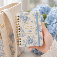 Coffret Cadeau LABON : Mini Carnet A8 Personnalisé avec Porte-clés, Motif Floral Toile de Jouy Bleu, Agenda de Poche de Luxe pour Baby Shower et Mariage