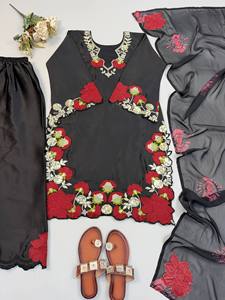 Kurta noire brodée longueur cheville pour femme, coupe classique, tenue indienne pakistanaise pour mariage et fête - Product Image 4
