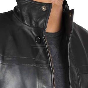 Abrigo de cuero duradero para hombre con manga larga, corte largo y solapa elegante para clima frío. - Product Image 3