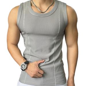 Débardeur stringer de sport pour hommes en gros avec tissu anti-transpiration et finition anti-rétrécissement pour une performance sportive durable - Product Image 1