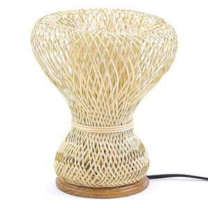 Lampe de table en bambou à vendre, lampes de bureau faites à la main, lampe de chevet, accessoires de décoration pour la maison et les restaurants - Product Image 3