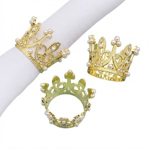 Anillos de Servilleta de Lujo al por Mayor con Corona Dorada, Perlas y Diamantes de Imitación, Elegantes de Metal para Banquetes de Boda y Uso en Hoteles y Restaurantes - Product Image 1