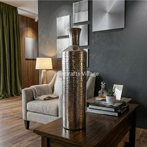 Vases en métal martelé finition nickel, design haut, centre de table décoratif pour la maison, le salon, les mariages et les fêtes - Product Image 2