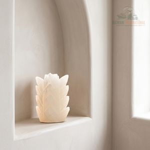 Lampe de table bien-être en sel de cristal de l'Himalaya blanc pur, sculptée en forme de plume, design multicouche en feuille pour la décoration intérieure - Product Image 6